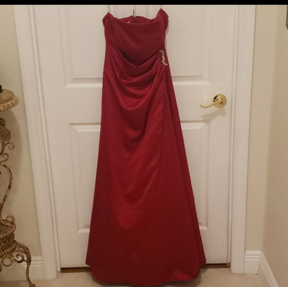 David's Bridal red strapless dress - Picture 6 of 6